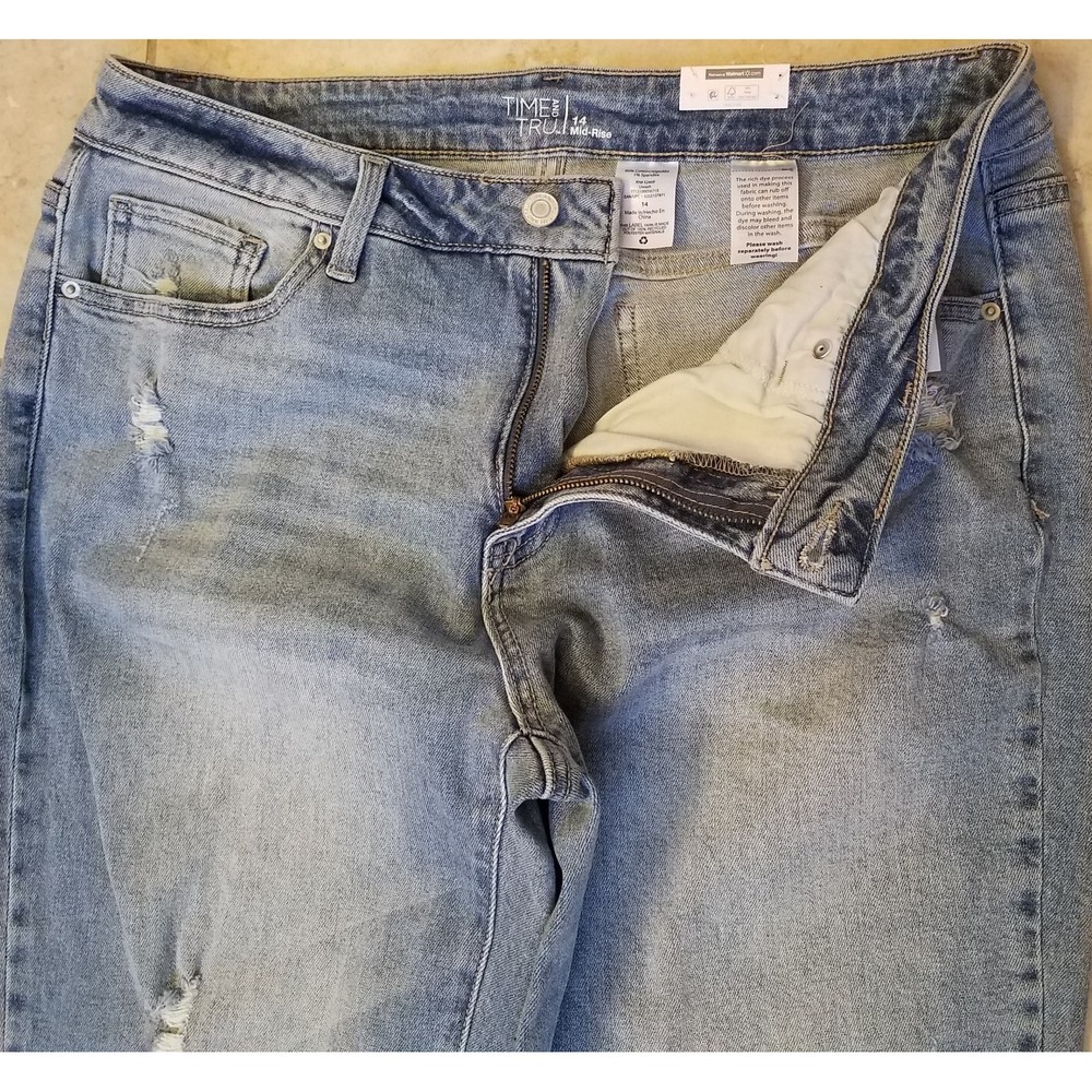 Time and Tru Women Slim Boyfriend Crop Jeans Lt Wash Distressed Pants sz 14 NEW - Picture 3 of 4